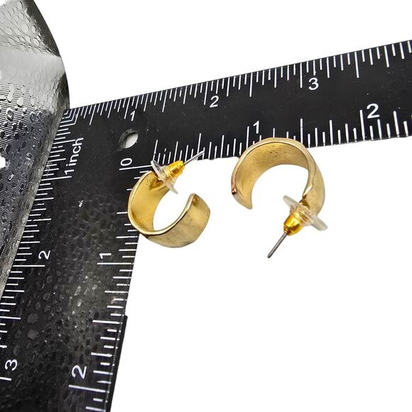 Hammered Hoop Earrings Textured Curved Half Hoop Gold Tone Small Pierced - Picture 2 of 4